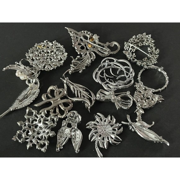 VINTAGE HIGH END Brooches 16pcs MISSING RHINESTONES ALL WEARABLE/ Most Unsigned - Picture 13 of 16